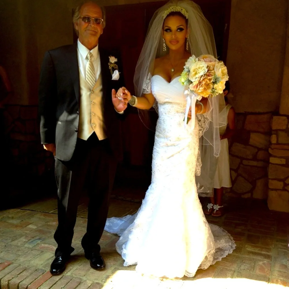 Wedding dress mermaid style. - Picture 2 of 3